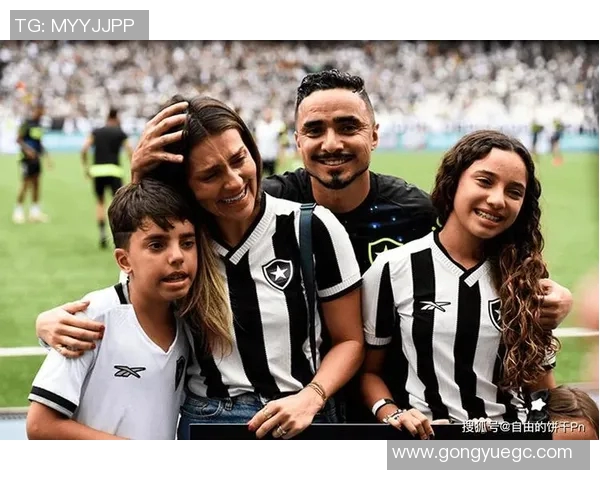 足球巨星告别赛场回顾 他们的辉煌与遗憾交织的传奇瞬间 足球巨星告别赛场回顾 他们的辉煌与遗憾交织的传奇瞬间