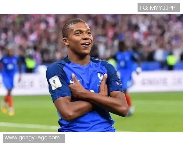 足球界三岁球星的崛起与未来发展潜力解析 足球界三岁球星的崛起与未来发展潜力解析